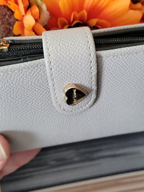 Betsey Johnson Medium Gray Mini Wallet Card Holder Coin Zip Keychain - Picture 3 of 5